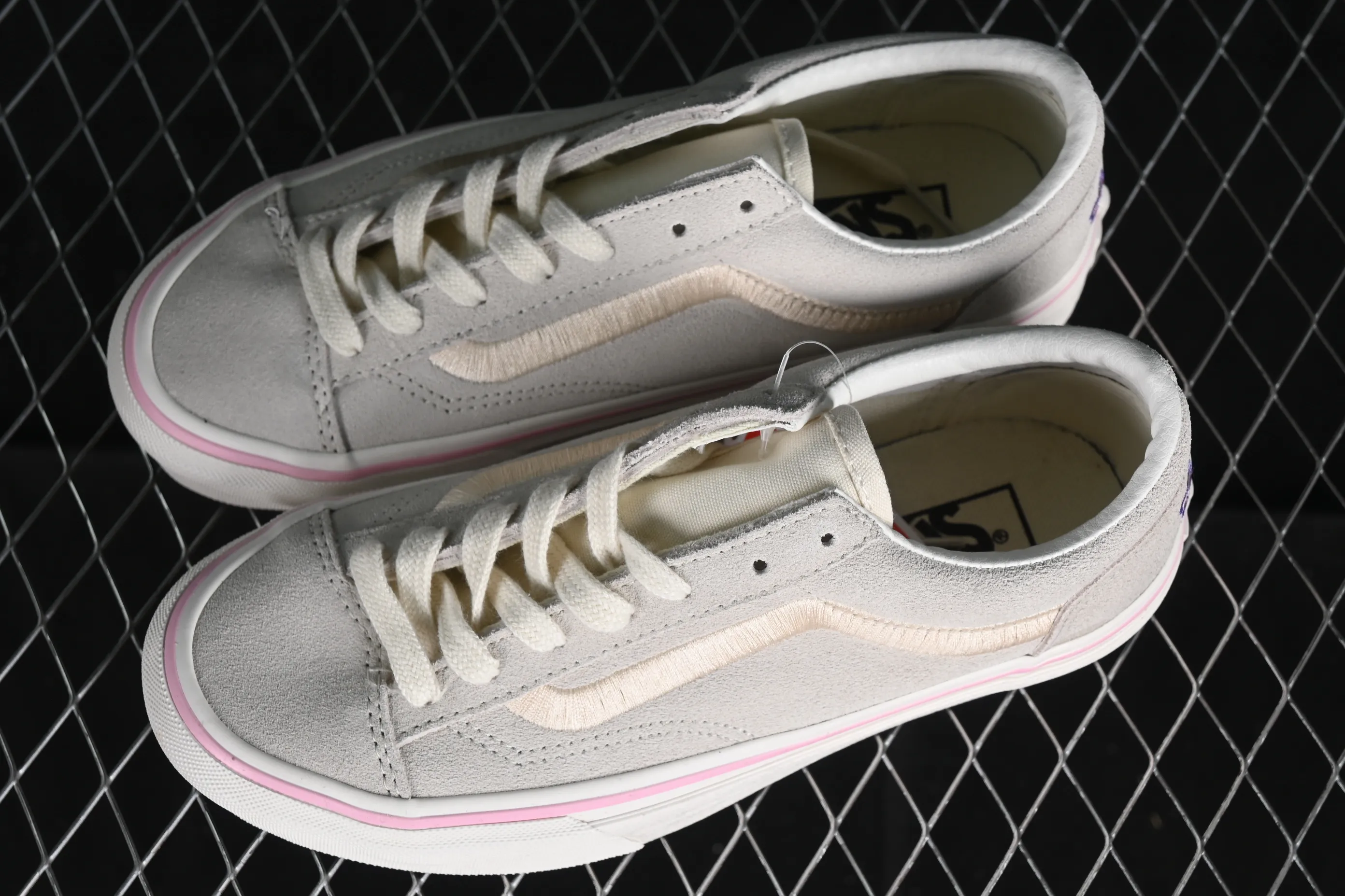 All categories Vans Vans series Vans Low Vans low-top Vans Style 36 Vans high-end branch line off-white embroidered low-top casual skateboard shoes VN000CRPGRN